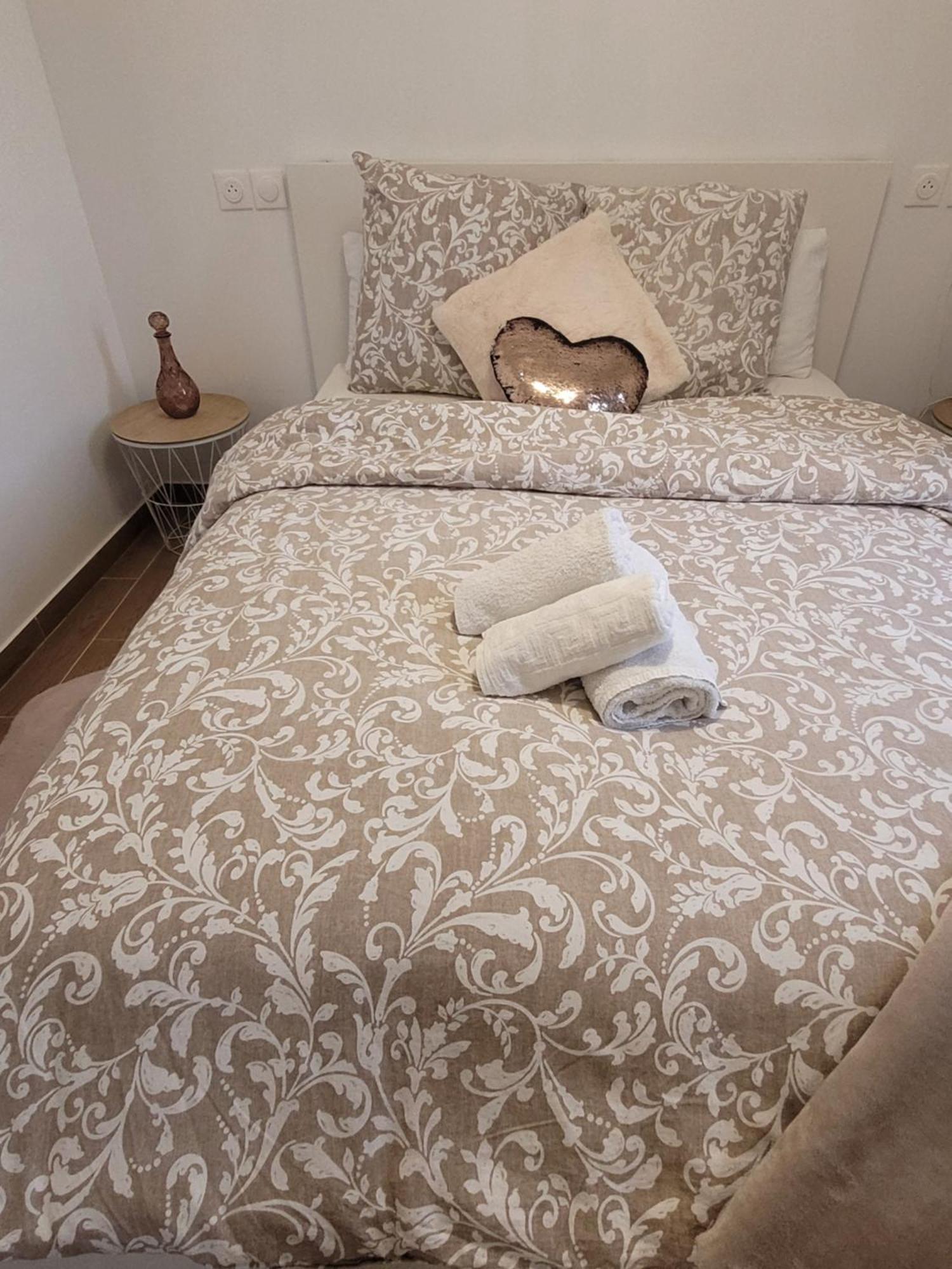 Apartment Coquet A 15mn De Paris Et 10 Mn De Stade De France, Wifi, Netflix, *